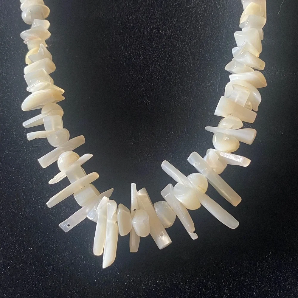 Vintage‎ White Mother of Pearl Chip Necklace